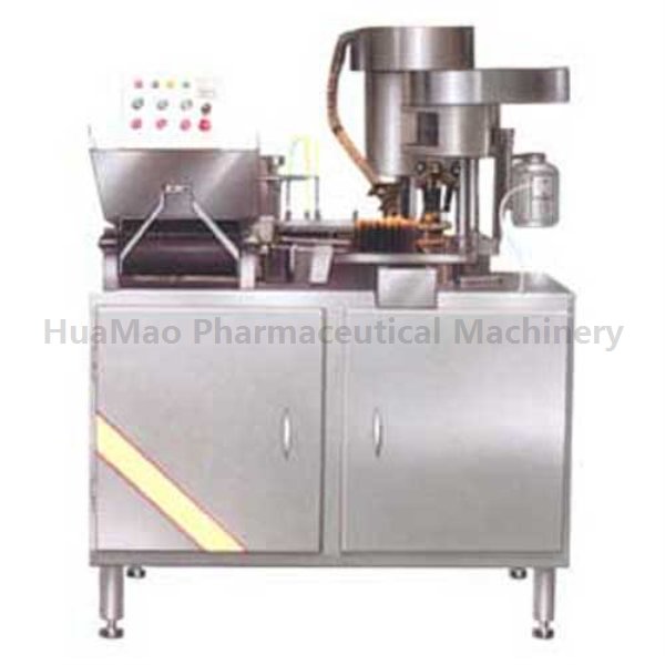 Rotary oral liquid filling and sealing machine